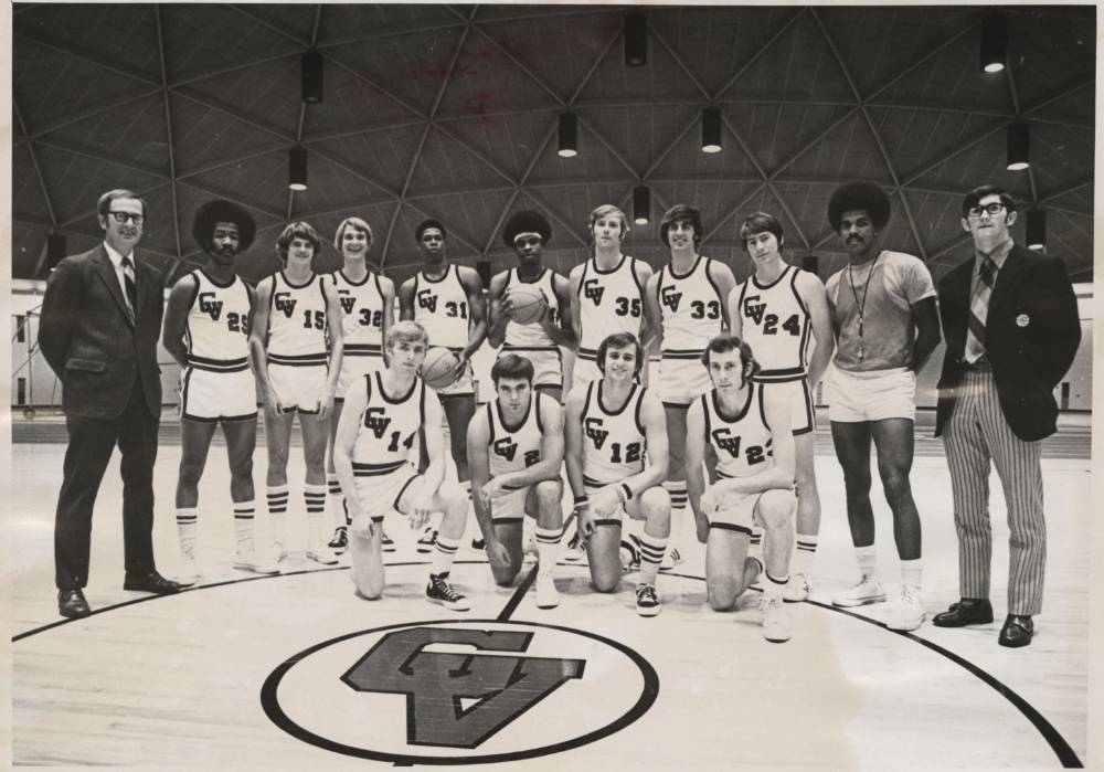 Men's basketball team, 1971-1972.